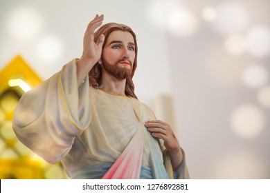 Divine Mercy Jesus statue 