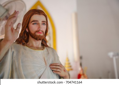 Divine Mercy Of Jesus Statue