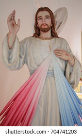 Divine Mercy of Jesus statue
