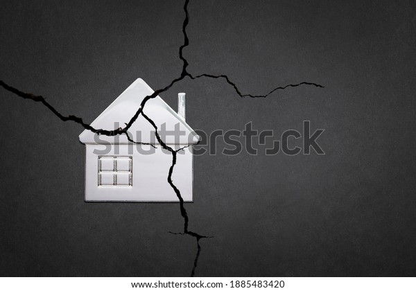 The division of the property. The destruction
of the family. A broken house. Divorce and division of property. A
symbol of family problems.