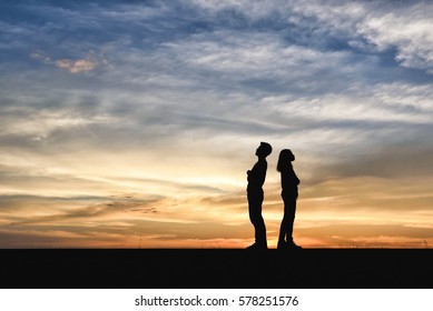 Divorce Family - Silhouette Of Shadow Couples. Women Dispute With Man About Disagreement In Young Married Couples. Anger Young Couple Having Quarrel. lover Standing Opposite In The Sunset Background.