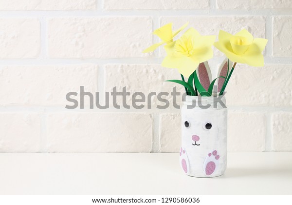 Foto De Stock Sobre Jarrón De Pascua De Cristal Fieltro