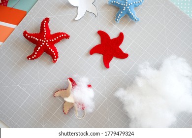 DIY Instruction. Step By Step Tutorial. Making Summer Decor - Wreath Of Rope With Sea Stars Made Of Felt. Craft Tools And Supplies. Step 4