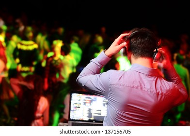 DJ In A Nightclub Play Set