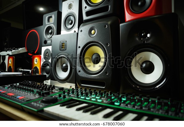 Dj shop with music\
loud speakers sale.Buy hifi sound system for sound recording\
studio.Professional hi-fi cabinet speaker box on sale.Audio\
equipment for musicians