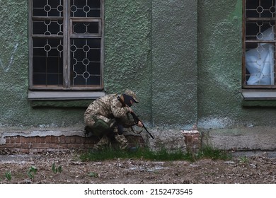 DNIPRO, UKRAINE - April 29, 2022. Teachings Of Territorial Defense. Training Of Military Personnel. Combat Readiness With Weapons Walking Down The Street. Armed Forces Of Ukraine.