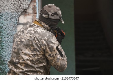 DNIPRO, UKRAINE - April 29, 2022. Teachings Of Territorial Defense. Training Of Military Personnel. Combat Readiness With Weapons Walking Down The Street. Armed Forces Of Ukraine.