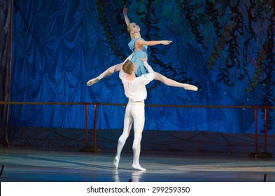 DNIPROPETROVSK, UKRAINE - JUNE 27, 2015: Dancers Julia Zakharenko And Alex Belan Perform The Adagio Nino Rota At State Opera And Ballet Theatre. 