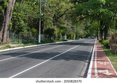 República do Líbano Avenue and bike path in the city of São Paulo passing beside Ibirapuera Park.

