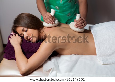 Do to the girl massage in Spa salon
