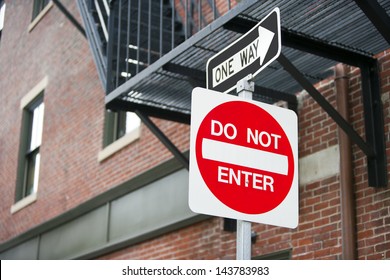 Do Not Enter and One Way sign