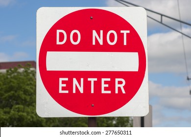 813 Do not enter wrong way sign Images, Stock Photos & Vectors ...