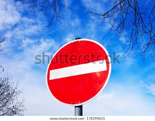 do not enter traffic sign (3), one way street,\
caution, germany