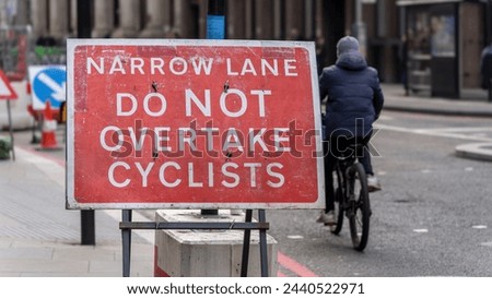 Do Not Overtake Cyclists written on a sign in London