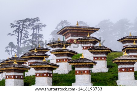 The Dochula Pass is a mountain pass in the snow covered Himalayas within Bhutan on the road from Thimpu to Punakha where there are 108 memorial chortens or stupas known as 'Druk Wangyal Chortens'. 商業照片 © 
