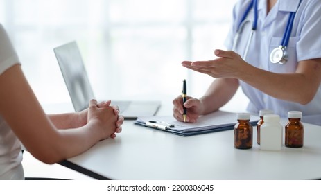 The Doctor Is Asking About The Patient's History And Treatment Details Describe The Effect Of The Disease And Medication, Side Effect, Medication, And Way To Take Care Of Yourself.