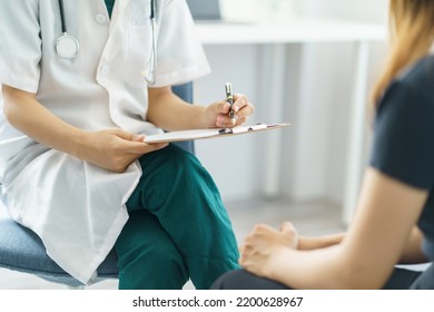 The Doctor Is Asking About The Patient's History And Treatment Details Describe The Effect Of The Disease And Medication, Side Effect, Medication, And Way To Take Care Of Yourself.