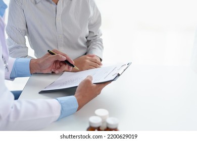 The Doctor Is Asking About The Patient's History And Treatment Details Describe The Effect Of The Disease And Medication, Side Effect, Medication, And Way To Take Care Of Yourself.