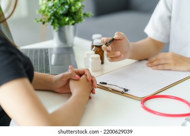 The Doctor Is Asking About The Patient's History And Treatment Details Describe The Effect Of The Disease And Medication, Side Effect, Medication, And Way To Take Care Of Yourself.