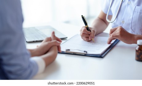 The Doctor Is Asking About The Patient's History And Treatment Details Describe The Effect Of The Disease And Medication, Side Effect, Medication, And Way To Take Care Of Yourself.