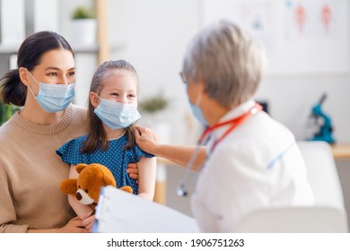 Doctor, child and mother wearing facemasks during coronavirus and flu outbreak. Virus protection. COVID-2019. Taking on masks.