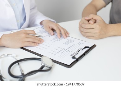 Doctor Is Currently Diagnosing The Disease And Giving Advice To Psychiatric Patients, Checking The History And Medical Conditions In A Clinic Or Hospital, Health Care Counseling.