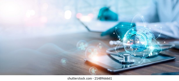 El médico diagnostica un registro digital de pacientes en una red médica virtual en el registro electrónico de computación. Interfaz digital de salud y conexión de red, atención médica global. Tecnología médica. 