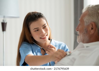 The Doctor Is Doing A Preliminary Examination To Monitor The Symptoms Of An Elderly Patient With Depression. And Other Complications