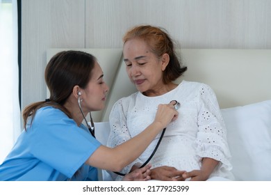 The Doctor Is Doing A Preliminary Examination To Monitor The Symptoms Of An Elderly Patient With Depression. And Other Complications