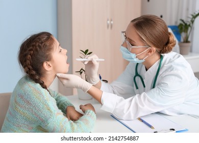 Doctor Examining Little Girls Throat Clinic Stock Photo 2142754887 ...