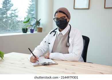 Doctor With A Hijab Stethascope And Mask At Work In A Medical Clinic 