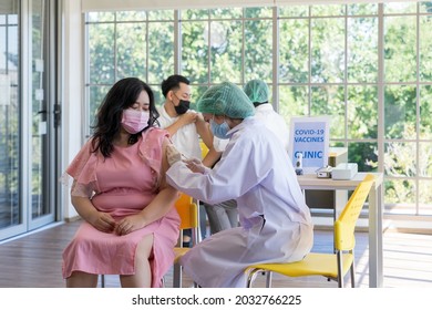 Doctor Injecting Covid-19 Vaccine Into A Fat Woman In The Hospital To Prevent Of Coronavirus. Immunization, Vaccination Clinic, Obesity Paradox In Infections And Implications For COVID-19 Vaccine.
