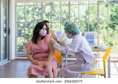 Doctor Injecting Covid-19 Vaccine Into A Fat Woman In The Hospital To Prevent Of Coronavirus. Immunization, Vaccination Clinic, Obesity Paradox In Infections And Implications For COVID-19 Vaccine.
