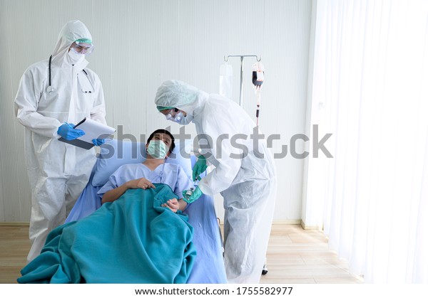 Doctor Nurse Treating Patient Severe Conditions Stock Photo 1755582977 ...