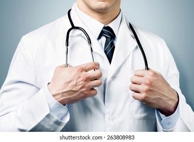 30,990 Doctor in scrubs with patient Images, Stock Photos & Vectors ...