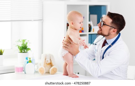  Doctor Pediatrician With Baby Child In Clinic