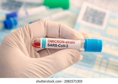 Doctor With A Positive Blood Sample For New Variant Detected Of The Coronavirus Strain Called Covid Omicron. Research Of New African Strains And Mutations Of The Covid 19 Coronavirus In The Laboratory