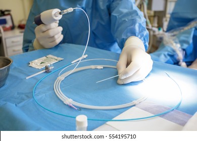Doctor preparing for vein surgery