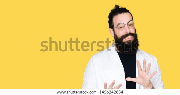 Chubby screaming long hair doctor