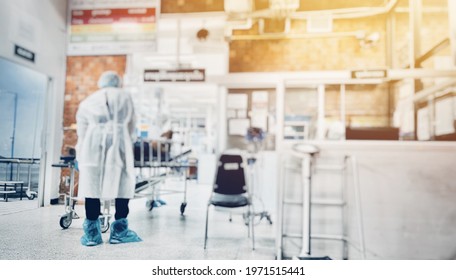 Doctor Triage Uniform PUI Screen Patient Coronavirus Or Covid -19 Diease In OPD Hosptal. Conept PPE Protection Quarantine Triar. Blurred Sunlight Background.non Focus