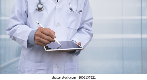 Doctor Using Electronic Pen On  Digital Tablet, Reviewing  Medical Record Writing Prescription On Digital Document In Hospital, Electronic Medical Record System, Health And Technology, Telemedicine