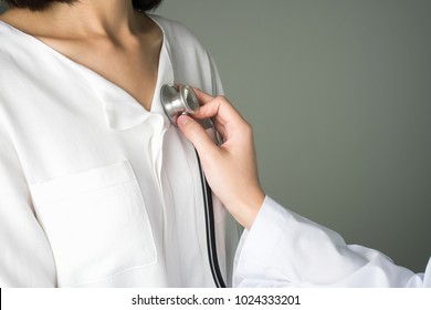 Doctor is using a stethoscope for patient examination. To hear the heart rate, For patients with heart disease.