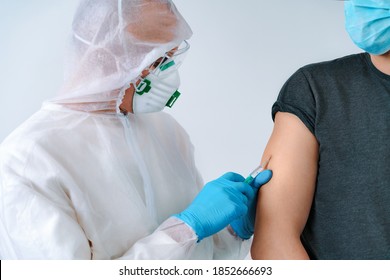 Doctor is vaccination of flu patients to prevent the spread of the disease and the epidemic in all ages