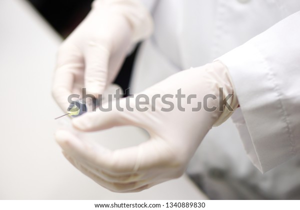 who wears white gloves