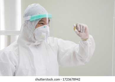 The doctor wore germicidal clothing PPE, wear a face mask, and and face shield Holding Covid 19 medication to treat at the hospital.
Healthcare concept. - Shutterstock ID 1723678942