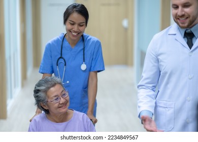 Doctors and nurses talking to elderly patients on Wilshire in hospital