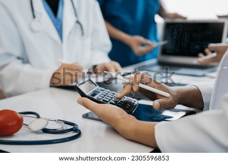Doctors use a service fee calculator to save money on health insurance, drug cost concepts. Foto stock © 