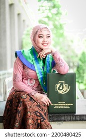 Documentary Graduation Photoshoot Mrs. Nafi Received A Bachelor's Degree At The Indonesian Archipelago's College Of Health Sciences, Yogyakarta 2019, 11 September