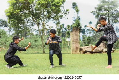 Documentary Photoshoot After High School Graduation With Classmates With The Casual Concept Of Yogyakarta 2021, April 26