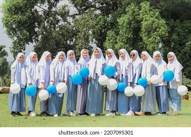 Documentary Photoshoot After High School Graduation With Classmates With The Casual Concept Of Yogyakarta 2021, April 26